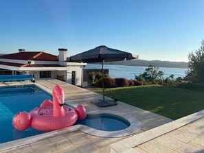 室外游泳池,恒温泳池