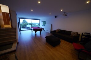 Smart TV, fireplace, video games, DVD player