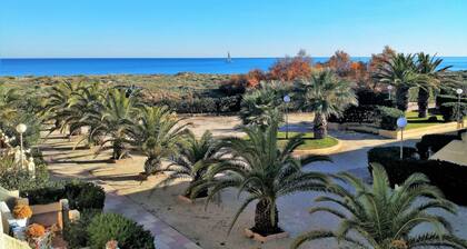 1st Line beach with private access-A. A.WIFI-TV-SAT,