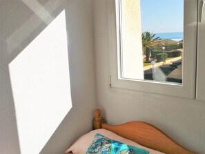 4 bedrooms, desk, iron/ironing board, travel cot