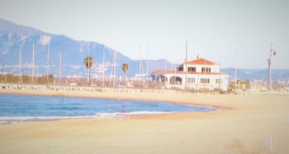 1st Line beach with private access-A. A.WIFI-TV-SAT,