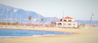 1st Line beach with private access-A. A.WIFI-TV-SAT,