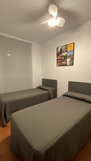 3 chambres, fer et planche à repasser, accès au Wi-Fi (inclus)