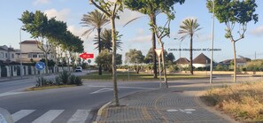 Property grounds - Chipiona Corner semi-detached house on the beachfront (Chipiona)