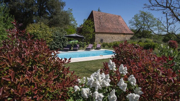 A stone building with a tiled roof, a swimming pool, and surrounding greenery. - Beautiful villa for 4 people with private pool   (Urval)
