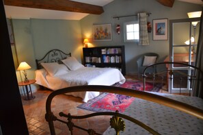 4 Schlafzimmer, Schreibtisch, Bügeleisen/Bügelbrett, Reisekinderbett