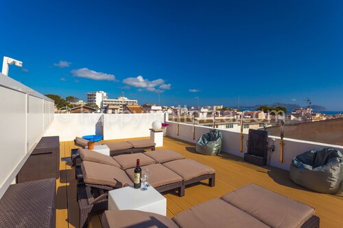 Obelisc-2, 2 DB ground floor apartment near the beach.