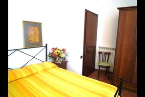 1 camera