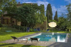 Pool - Ancient with private garden and swimming pool, characteristic and rustic style. Situated in the gree (Arezzo)