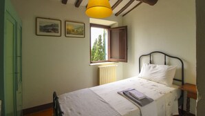 4 habitaciones, tabla de planchar con plancha y wifi 
