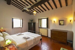 4 chambres, fer et planche à repasser, Wi-Fi