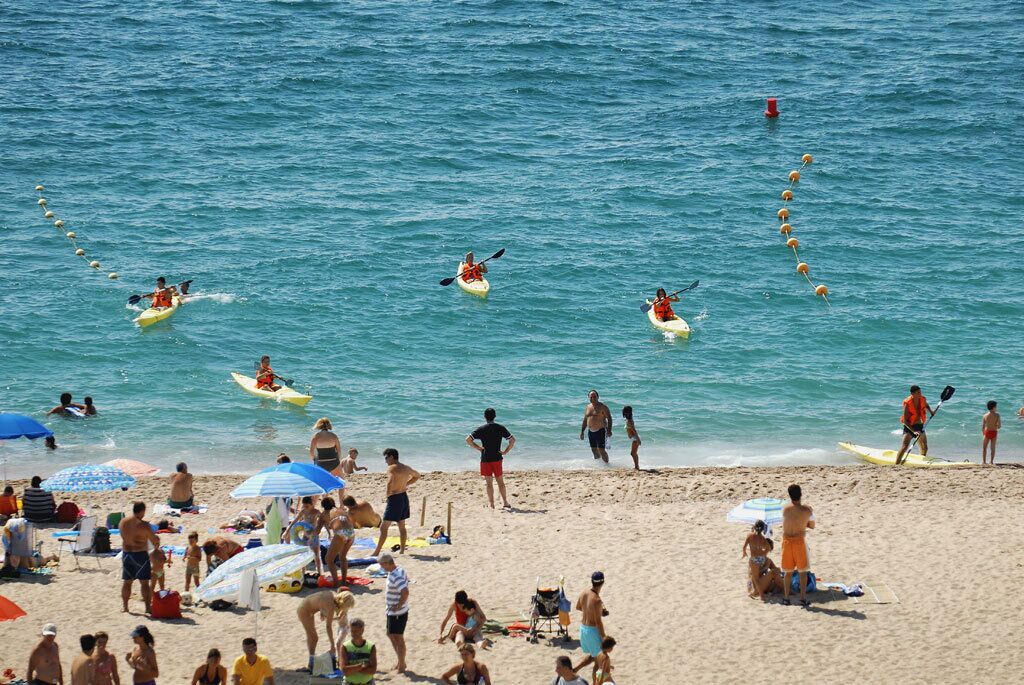 Beach nearby, sun loungers