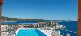 AMAZING SEAVIEW VILLA WITH PRIVATE POOL AND PRIVATE BEACH - SAFE&FREE