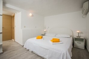 4 camere, ferro/asse da stiro, Wi-Fi gratuito, lenzuola