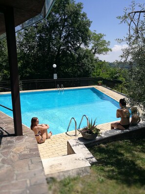 حمّام سباحة خارجي