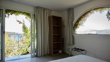 1 slaapkamer, een strijkplank/strijkijzer, reisbedje, wifi