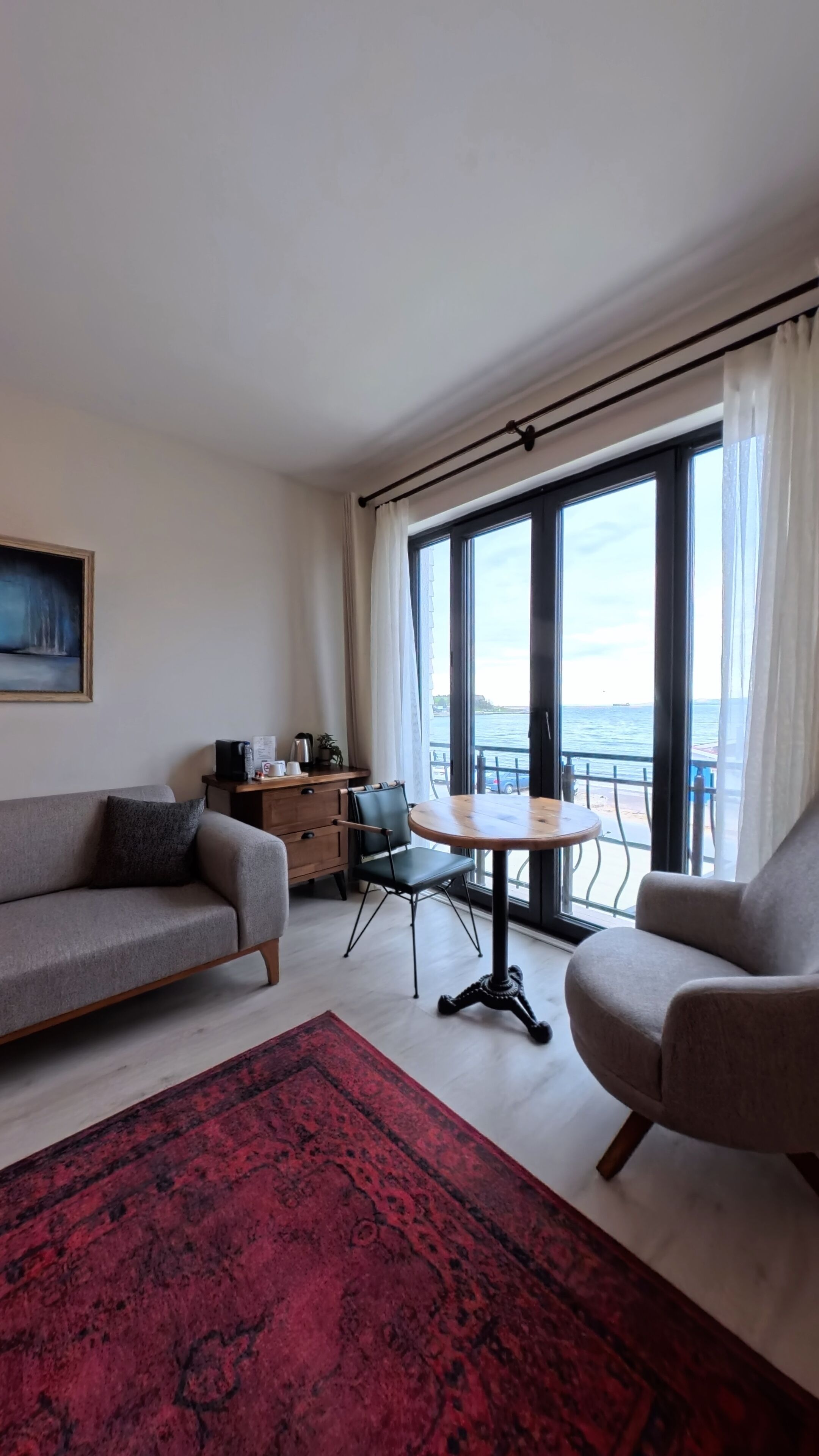 Deluxe Triple Room | Premium bedding, minibar, desk, laptop workspace