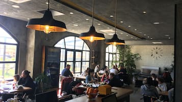 Frühstück, Mittagessen, Abendessen, Blick auf den Strand 