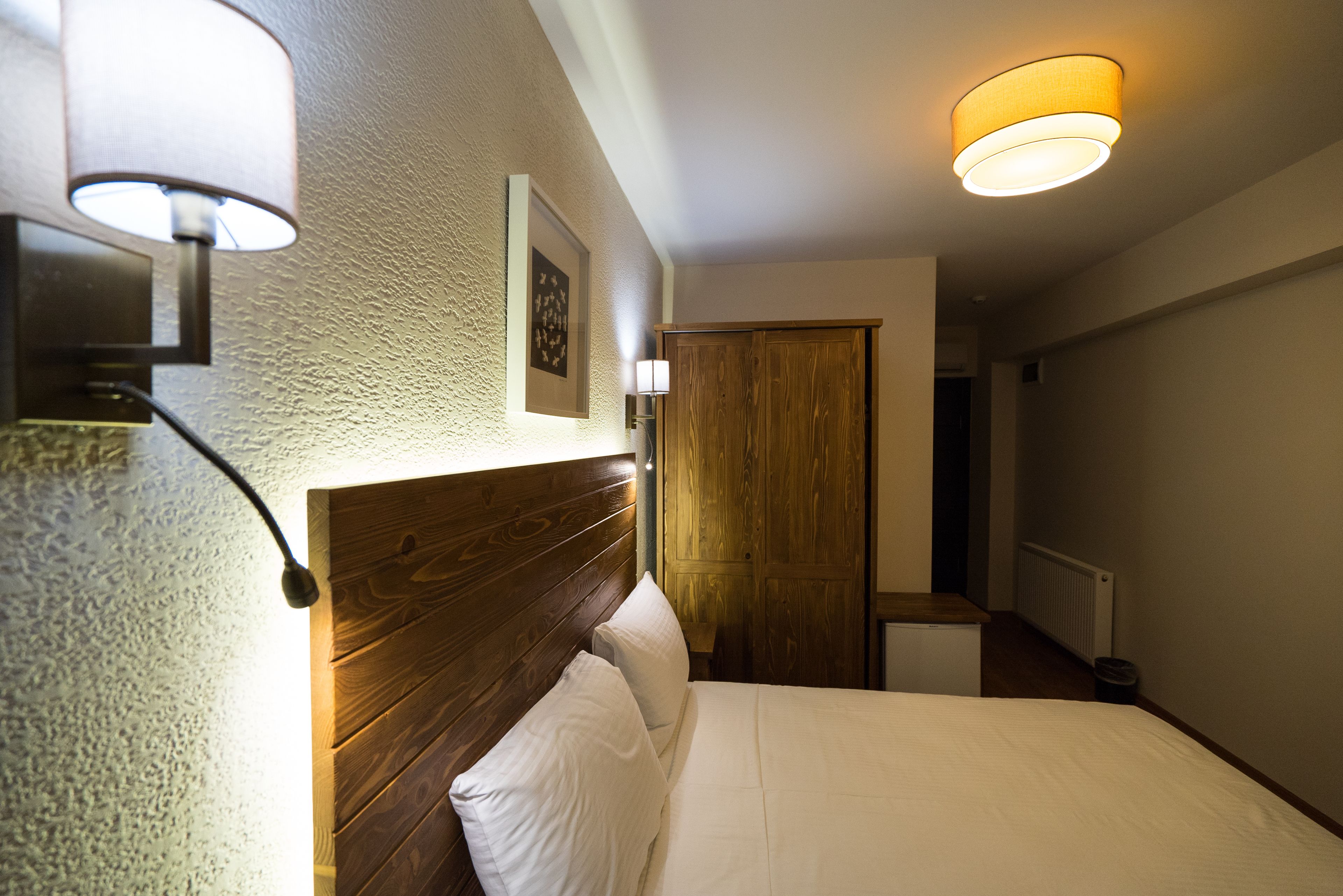 premium bedding, minibar, desk, laptop workspace