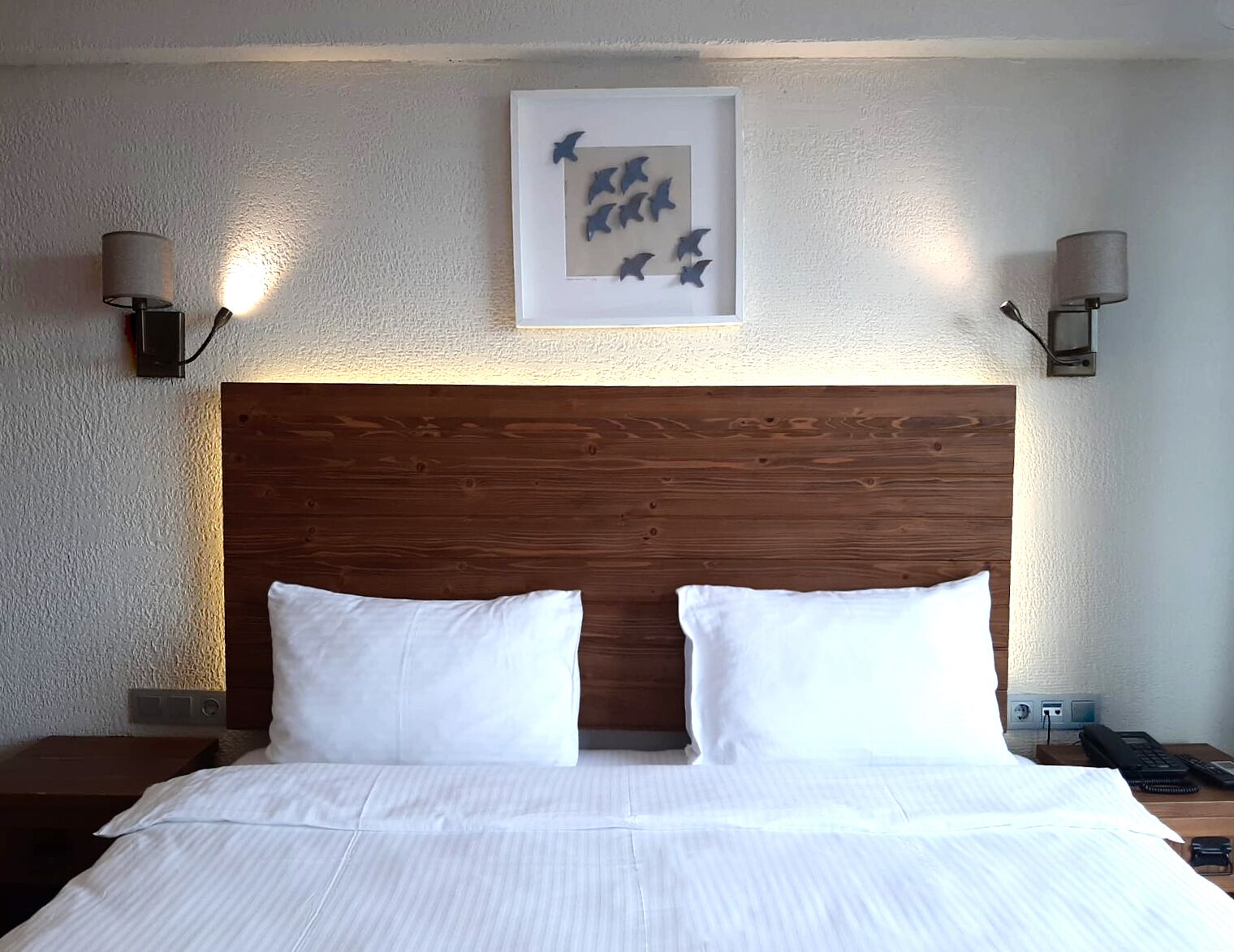 standard room | premium bedding, minibar, desk, laptop workspace