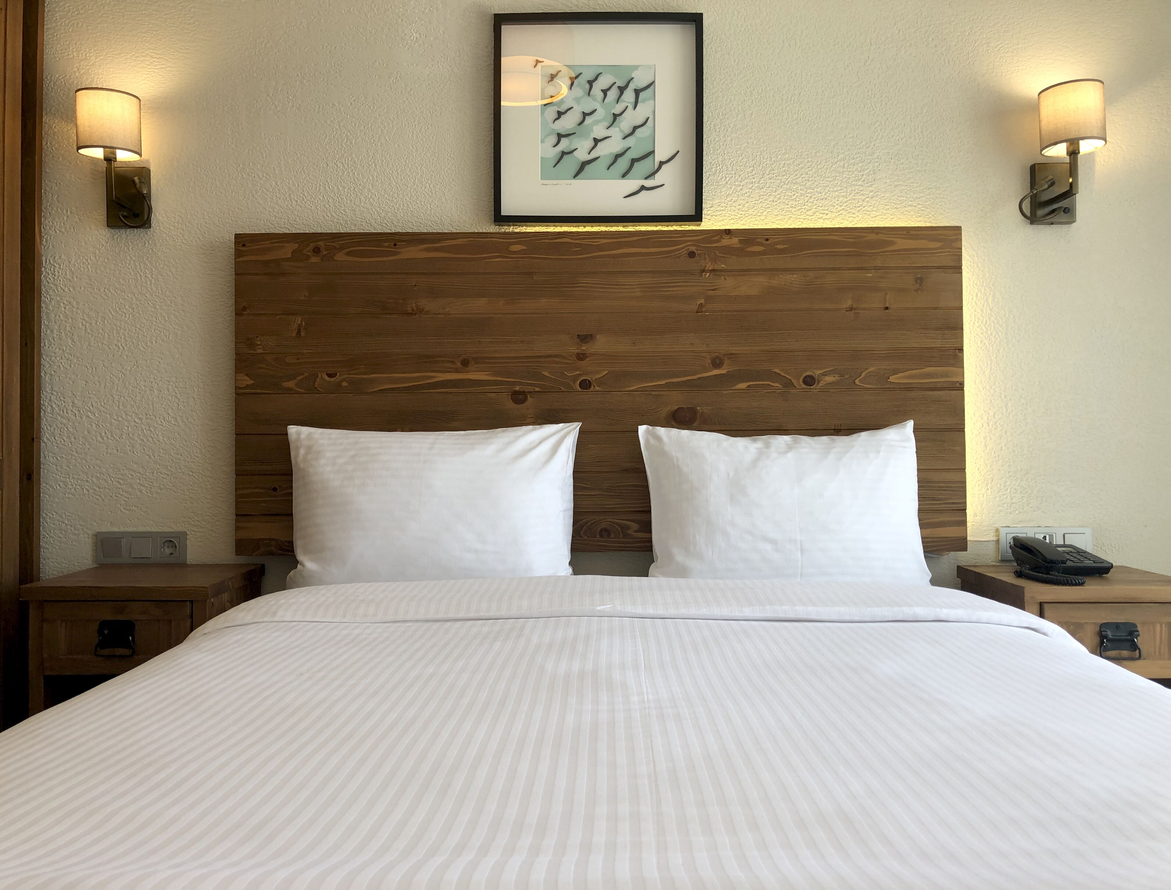 standard room | premium bedding, minibar, desk, laptop workspace