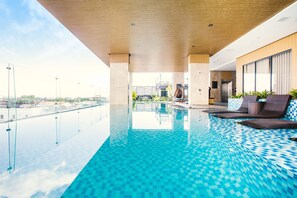Outdoor pool, pool loungers - Thanh Mai (Buon Ma Thuot)