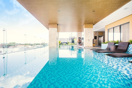 Outdoor pool, sun loungers