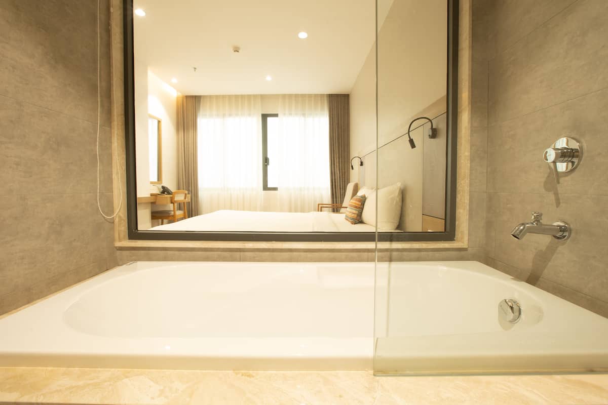 panoramic double or twin room | bathroom | designer toiletries, hair dryer, slippers, towels