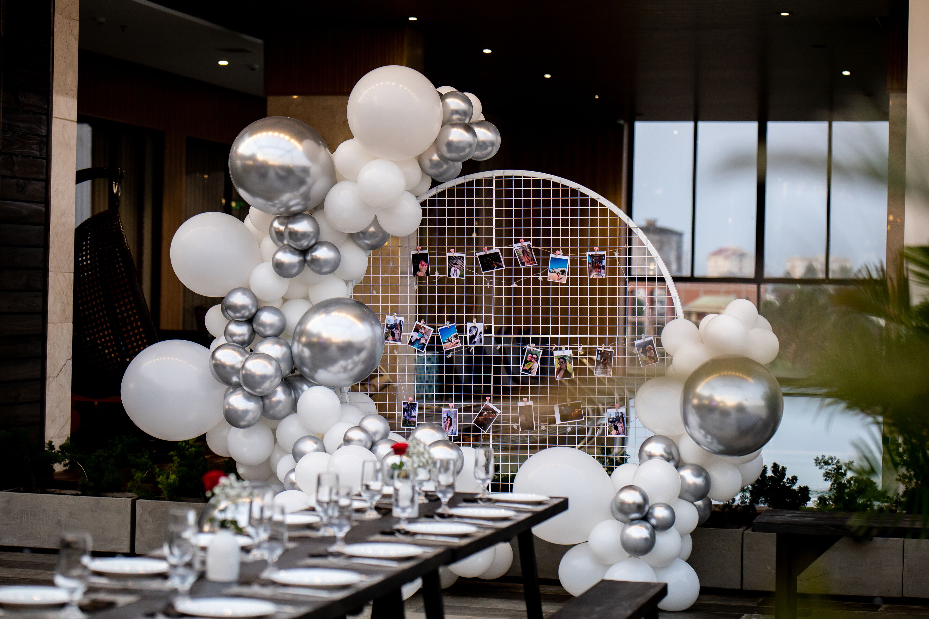 2 restaurants, breakfast served