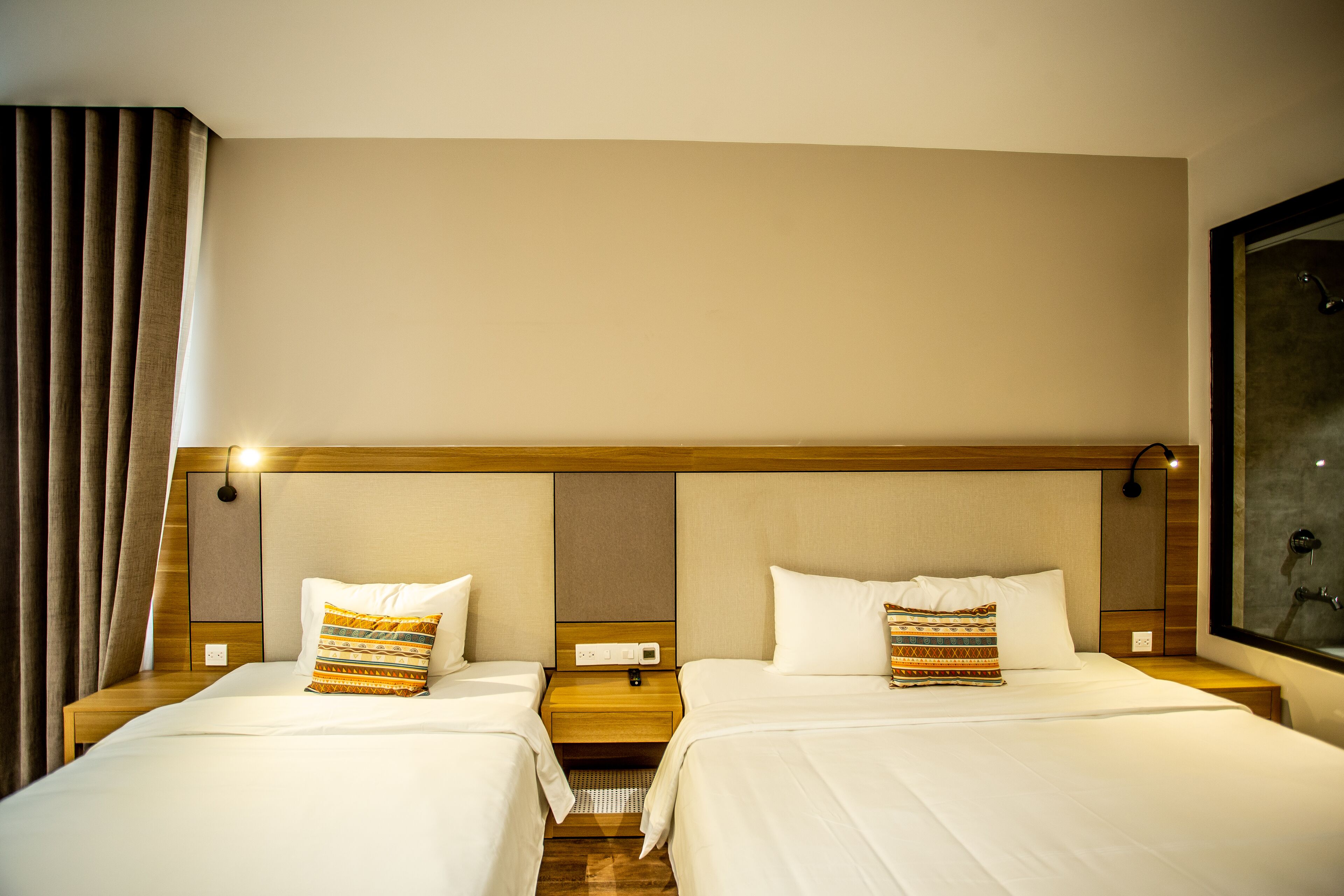 deluxe triple room | 1 bedroom, premium bedding, pillow-top beds, minibar
