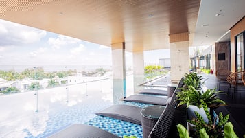 Outdoor pool, pool loungers