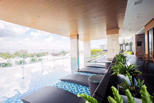 Outdoor pool, pool loungers