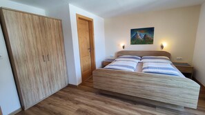 4 chambres, bureau, accès au Wi-Fi (inclus), literie fournie