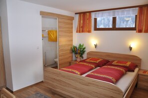 4 bedrooms, desk, free WiFi, bed sheets - Large apartment for family and friends with a mountain panorama, free WiFi (St. Jakob i. Def.)