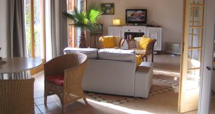 Casa de piedra, wifi gratis, ideal para niños + perros, amueblada con amor