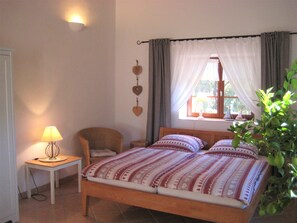 3 bedrooms, iron/ironing board, travel cot, free WiFi - Perfect with children and dogs: Meticulously renovated 4 stars chalet (Lorgues)
