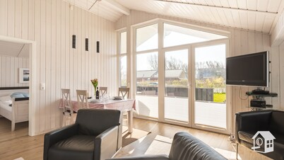 Cosy cottage on the dike btw. Büsum / St. Peter-Ording, Internet, Sauna, Dogs