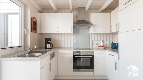 Refrigerador, horno, parrilla de estufa y lavavajillas 