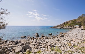Una spiaggia nelle vicinanze