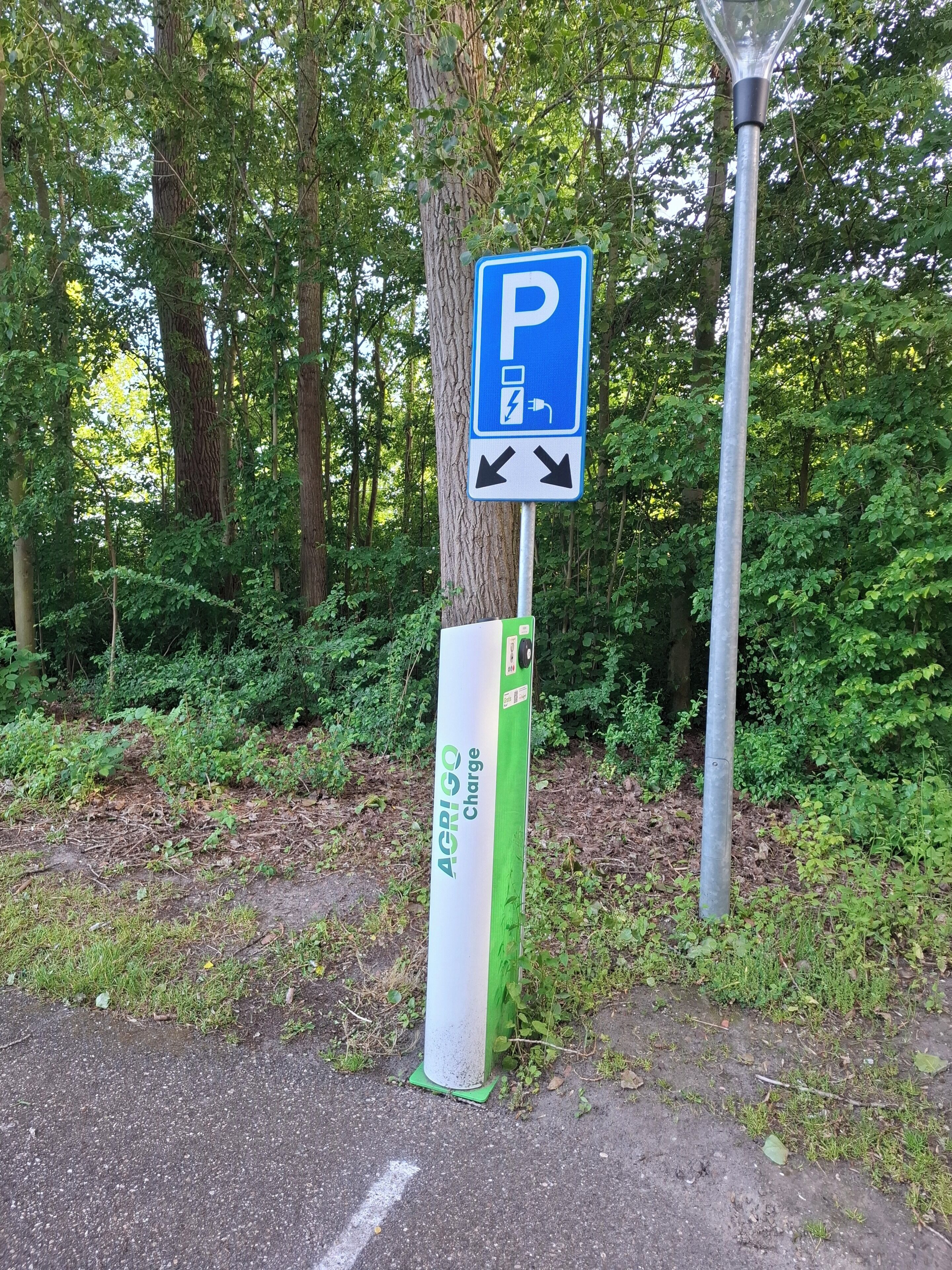 A parking sign with a blue background and a white 'P' symbol, indicating a parking area.