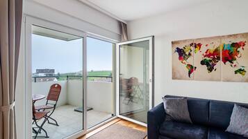 Smart TV, books, stereo