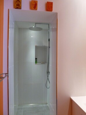 Een douche, een haardroger