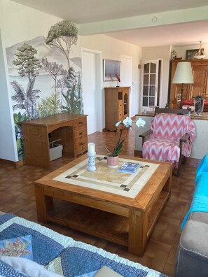 Interior - FULL VIEW OF THE BAY OF DOUARNENEZ, 1KM FROM THE BEACH, HAVEN OF PEACE, GARDEN  (Ploéven)