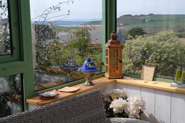 Interior - FULL VIEW OF THE BAY OF DOUARNENEZ, 1KM FROM THE BEACH, HAVEN OF PEACE, GARDEN  (Ploéven)