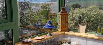 FULL VIEW OF THE BAY OF DOUARNENEZ, 1KM FROM THE BEACH, HAVEN OF PEACE, GARDEN 