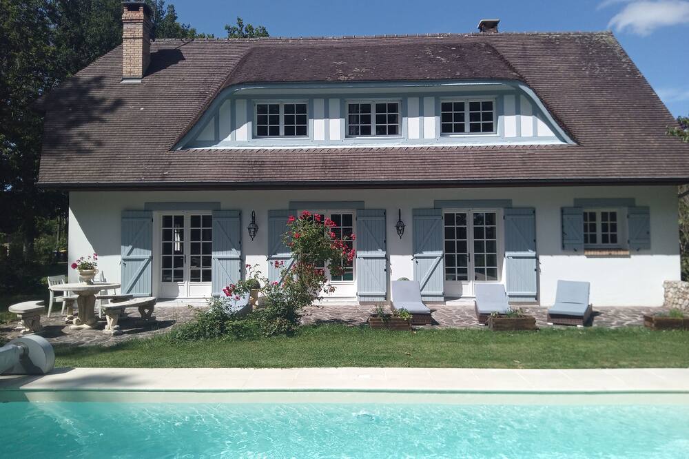 CHARMING NORMAN HOUSE IN A WOODED PARK, 30 mns FROM THE SEA