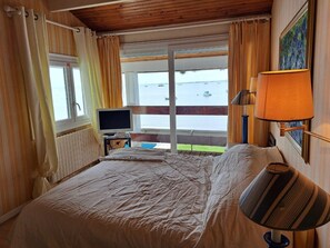 4 chambres, fer et planche à repasser, Wi-Fi, draps fournis