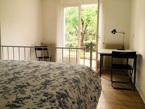 5 bedrooms, iron/ironing board, free WiFi, bed sheets - Superb 4/5 listed family villa 15min walk from the sea and town center (Bandol)