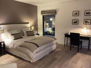 4 bedrooms, iron/ironing board, travel crib, free WiFi