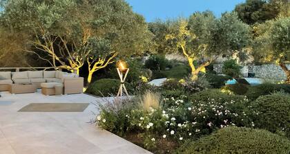 VILLA D'ARCHITECTE CLIMATISEE, PISCINE CHAUFFEE, PROCHE DES PLAGES
4ch/9 hĂŽtes